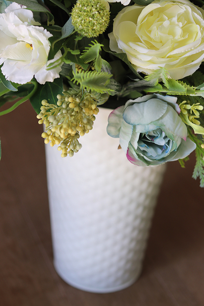 Blue Spring, elegancka kompozycja w metalowym wazonie, wys.58cm 