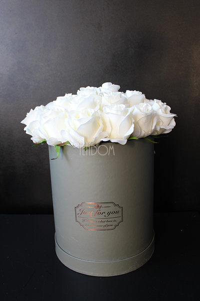 kompozycja kwiatowa / bukiet Flowerbox Roses Cream, wys.34cm