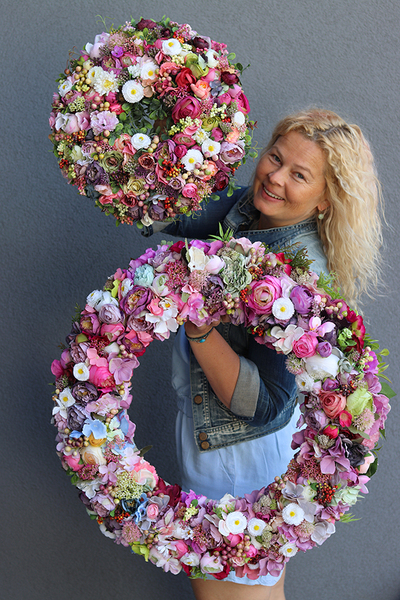 atrakcyjny kwiatowy wianek, Perrasa 2, wym.40cm  