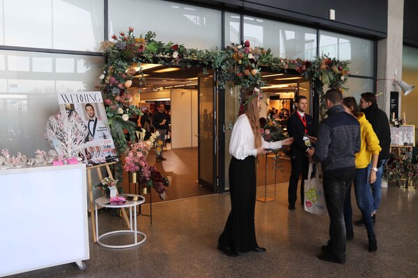 Jasmina Brama Kwiatowa, Flowers Arch, zachwycająca dekoracja kwiatowa, wym.243x232cm