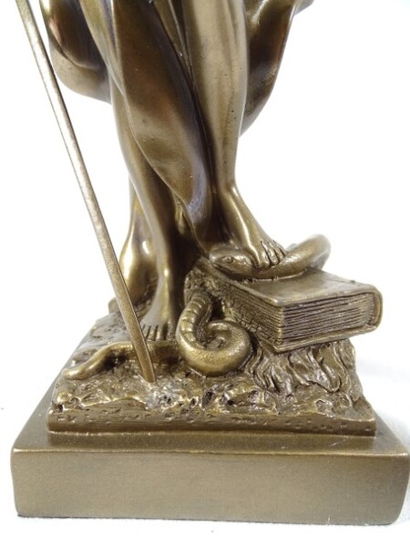 elegancka figurka, Temida, wys.35cm