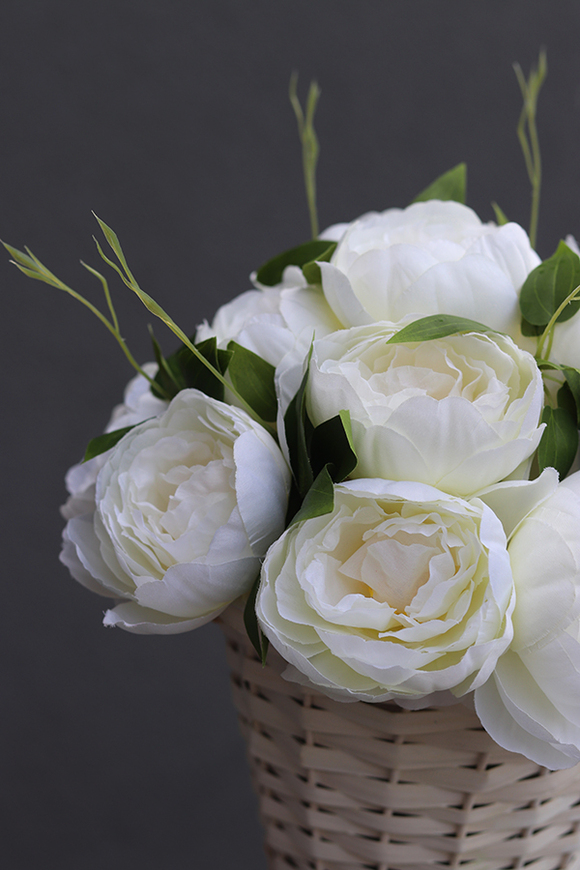 biały kosz z peoniami, Kamina, wys.30cm