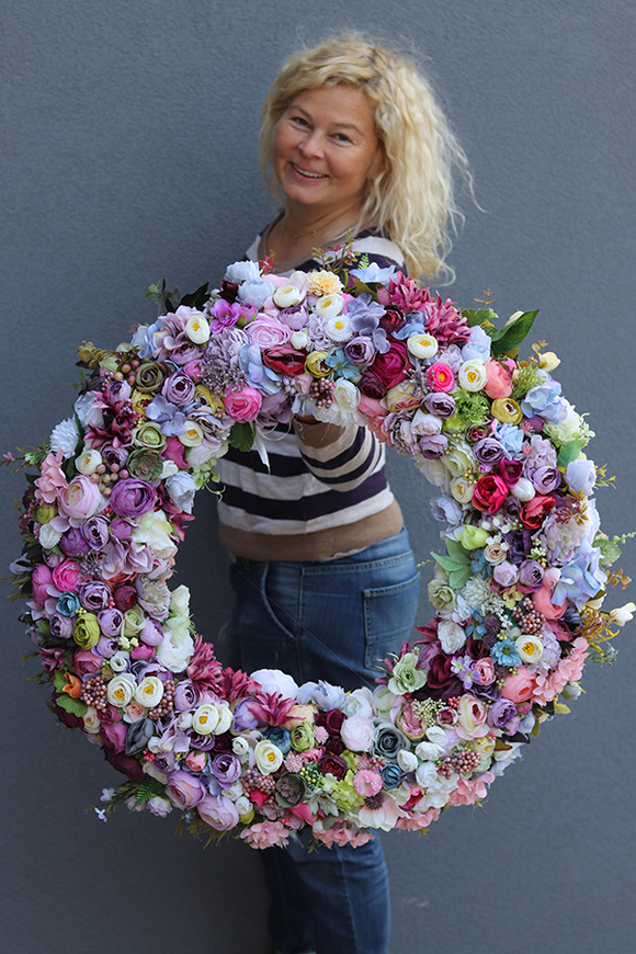 atrakcyjny wielki kwiatowy wianek, Perrasa Premium, śr.65cm 