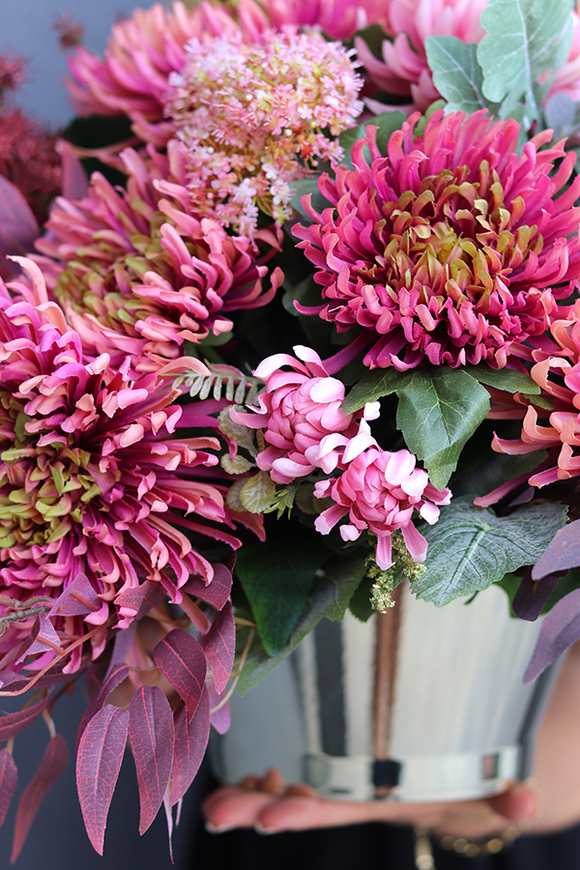 Astry, kompozycja kwiatowa nagrobna, wys. 42, rozp.70cm