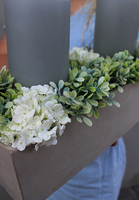 Trasetra, kompozycja kwiatowa ze świecami, wys.21cm