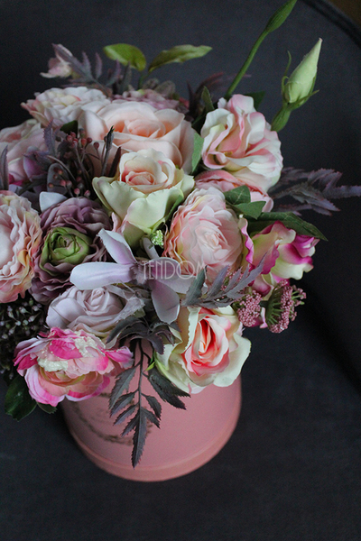 kompozycja kwiatowa / bukiet Flowerbox Beti, wys.35cm