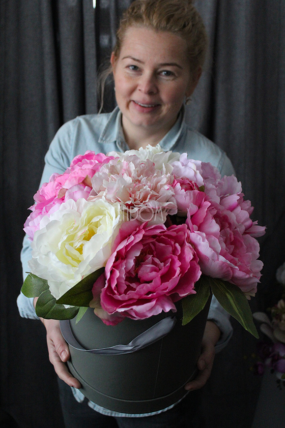 Alisa, kompozycja kwiatowa / bukiet Flowerbox, wys.38cm