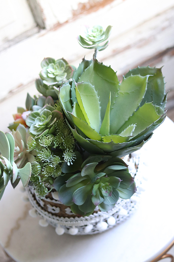 Boho Basket B, kompozycja sukulenty w donicy - koszu, wym.27x32cm