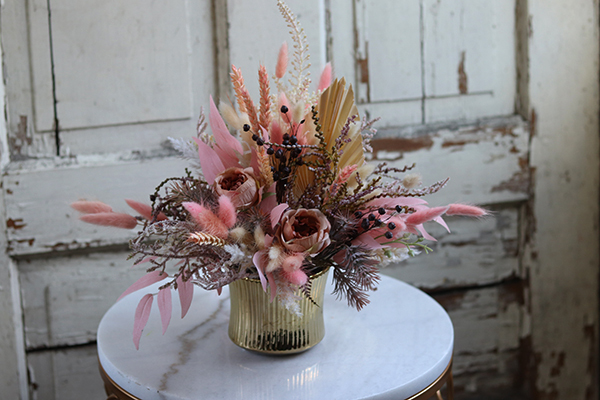 Ferania, kompozycja z suszu i różowych kwiatów, wym.36x40cm