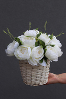 biały kosz z peoniami, Kamina, wys.30cm