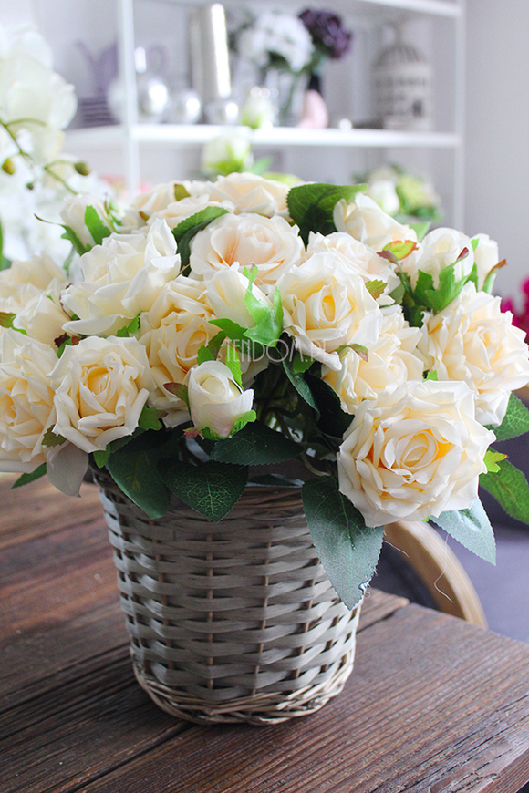 bogaty kosz z kremowymi różami Romance 35x34x32cm