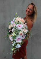 bardzo elegancka kompozycja kwiatowa Laos Eligia, wys.30cm, dł.70cm