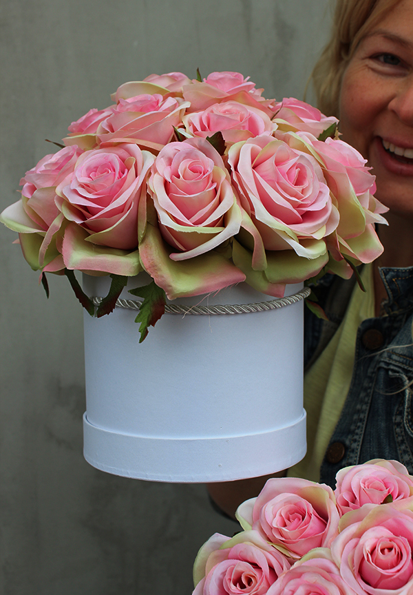 kompozycja kwiatowa / bukiet Flowerbox Sympatico, wys.23cm