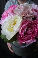 Alisa, kompozycja kwiatowa / bukiet Flowerbox, wys.38cm