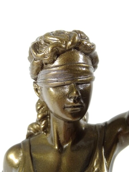 elegancka figurka, Temida, wys.35cm