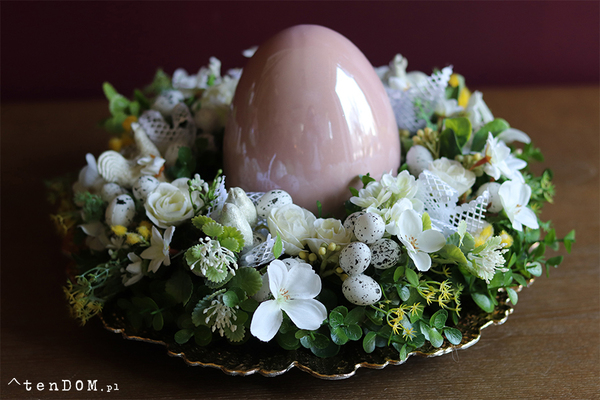 Kurnikova Różowa, wielkanocny stroik z porcelanowym jajem, śr.35cm