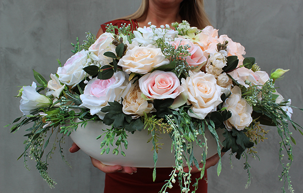 bardzo elegancka kompozycja kwiatowa Laos Eligia, wys.30cm, dł.70cm