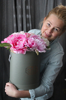 Alisa, kompozycja kwiatowa / bukiet Flowerbox, wys.38cm