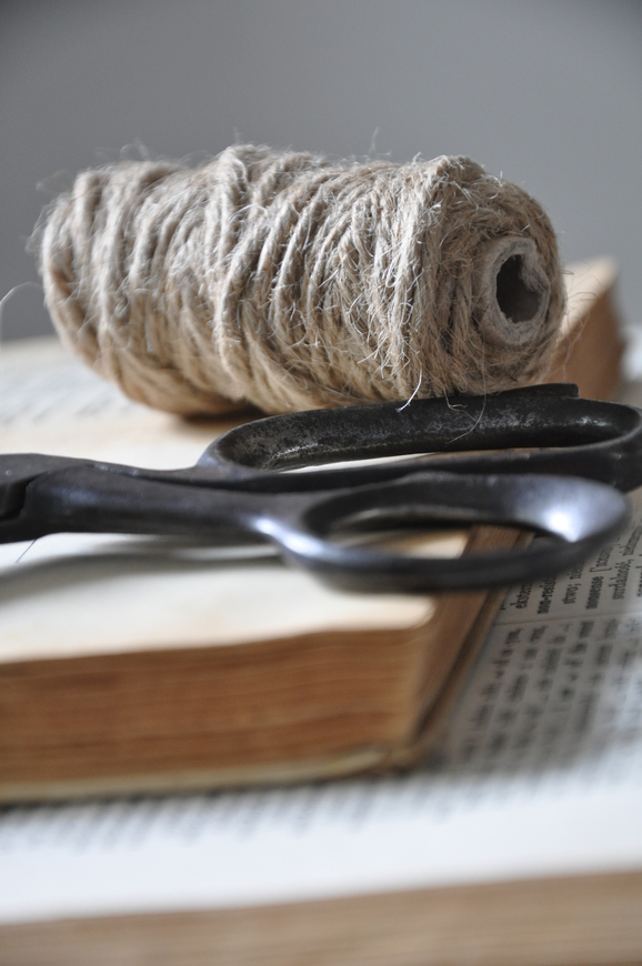 sznurek beżowy mniejszy jutowy, 10 m długości