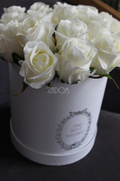 kompozycja kwiatowa / bukiet Flowerbox White&Ecru, wys.26cm