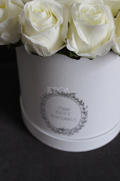 kompozycja kwiatowa / bukiet Flowerbox Roses Ecru, wys.32cm