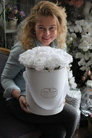 kompozycja kwiatowa / bukiet Flowerbox Biała Dama, wys.36cm