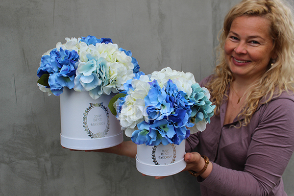 kompozycja kwiatowa / bukiet flowerbox, Hortense Blue wys.30cm