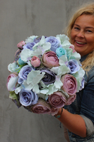 Leila kompozycja kwiatowa w lustrzanym naczyniu/ bukiet wys.28cm