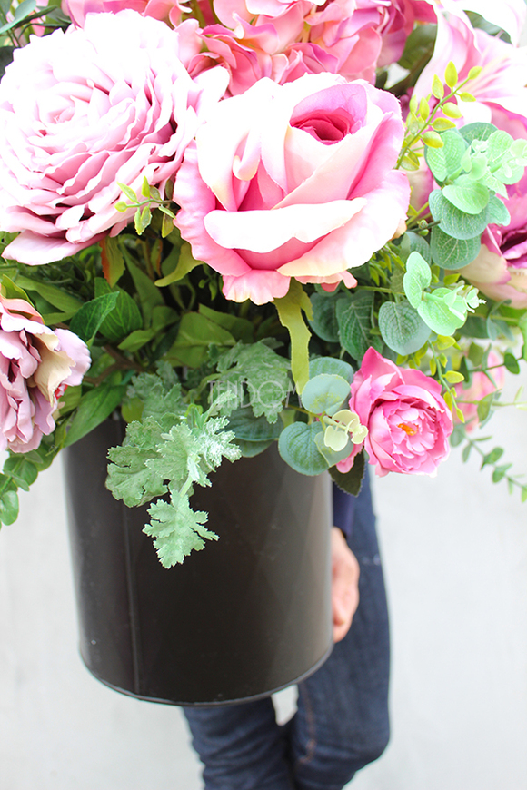 Lilia kompozycja kwiatowa / bukiet, wys.75cm, śr.60cm