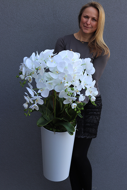 Mediolan White, sztuczny storczyk w wysokiej białej donicy, wys.104cm