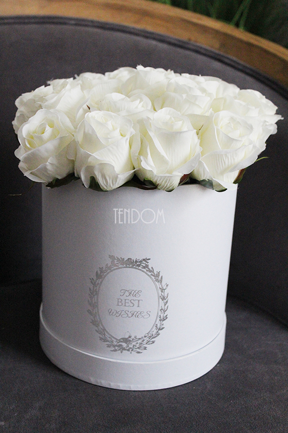 kompozycja kwiatowa / bukiet Flowerbox Roses Ecru, wys.32cm