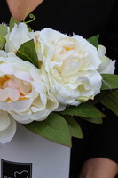 kompozycja kwiatowa / bukiet Flowerbox Biała Peonia 2, wys.27cm