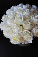 kompozycja kwiatowa / bukiet Flowerbox Roses Cream, wys.34cm