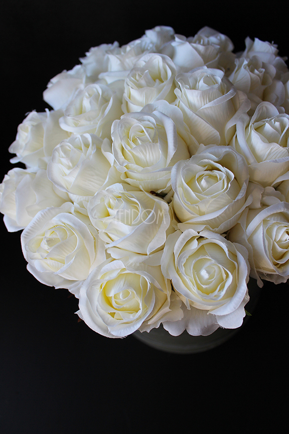 kompozycja kwiatowa / bukiet Flowerbox Roses Cream, wys.34cm