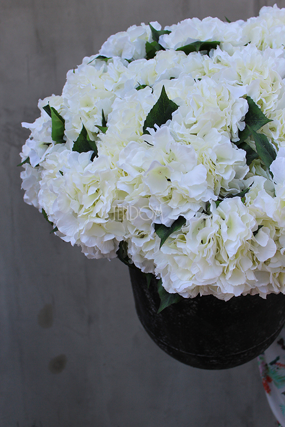kompozycja kwiatowa Grigio biała hortensja XL, wys.70cm