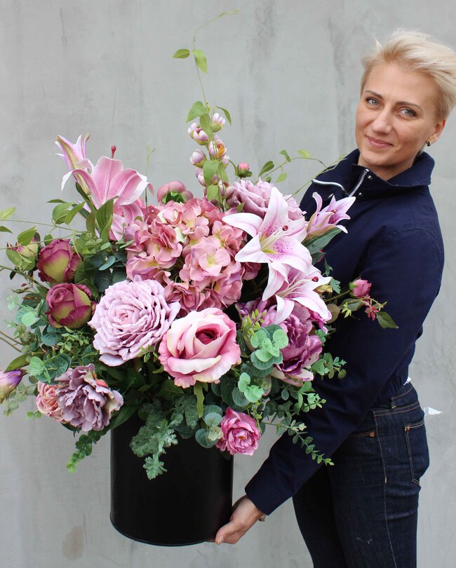 Lilia kompozycja kwiatowa / bukiet, wys.75cm, śr.60cm