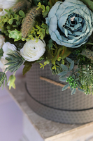 Bluena, wiosenna kompozycja kwiatowa w box'ie, wys.40cm