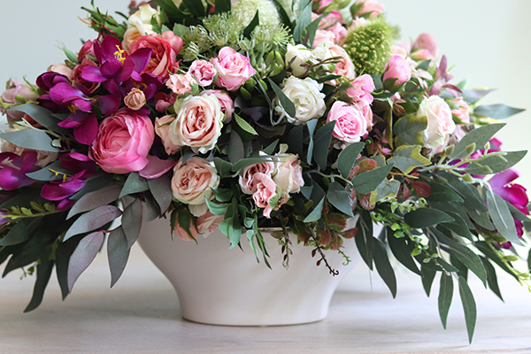 bogata kompozycja kwiatowa, Milady, wym.40x60x40cm