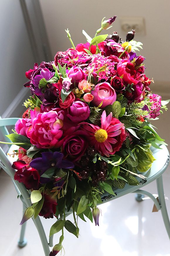 bogata kompozycja w ceramicznym naczyniu, Ekspresja, wys.32cm, dł.76cm