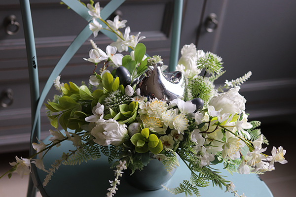 Blue Relis, wielkanocny stroik w lustrzanym naczyniu, wys.26cm