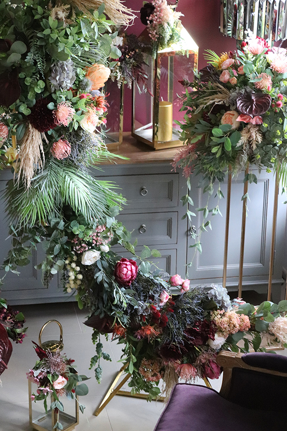 Jasmina Crescent, dekoracja kwiatowa na księżycu, wypożyczenie, wym.200x144cm