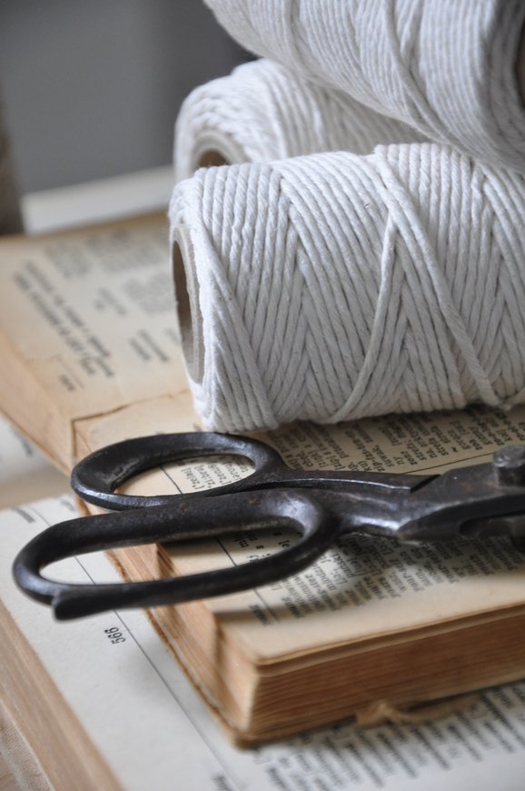 sznurek biały duży, dł. 30 m