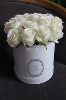 kompozycja kwiatowa / bukiet Flowerbox White&Ecru, wys.26cm