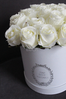 kompozycja kwiatowa / bukiet Flowerbox Roses Ecru, wys.32cm