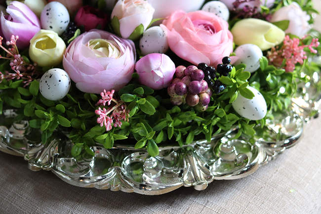 dekoracyjny stroik Wesoła Wielkanoc na talerzu z jajem, śr.32cm 