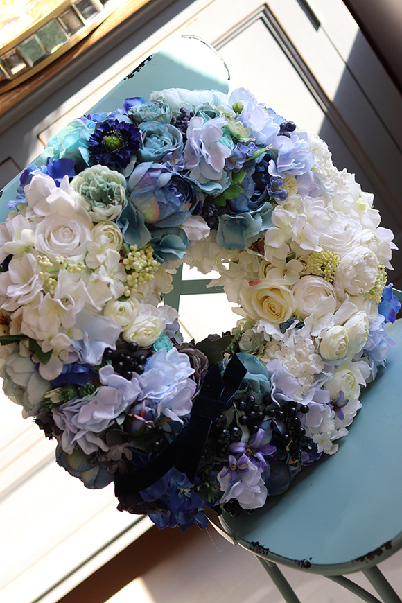 Blue Garden, bardzo bogaty wianek z hortensji, śr.48cm