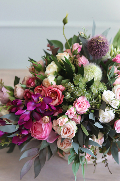 bogata kompozycja kwiatowa, Milady, wym.40x60x40cm