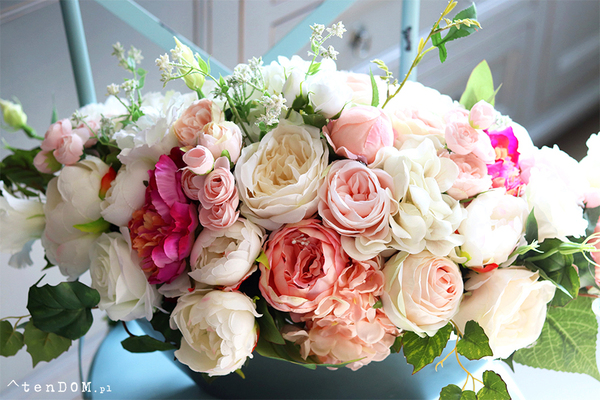 bogata kompozycja kwiatowa, Abella Big 2, wys.35x56x30cm 