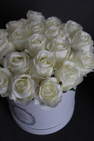 kompozycja kwiatowa / bukiet Flowerbox Roses Ecru, wys.32cm