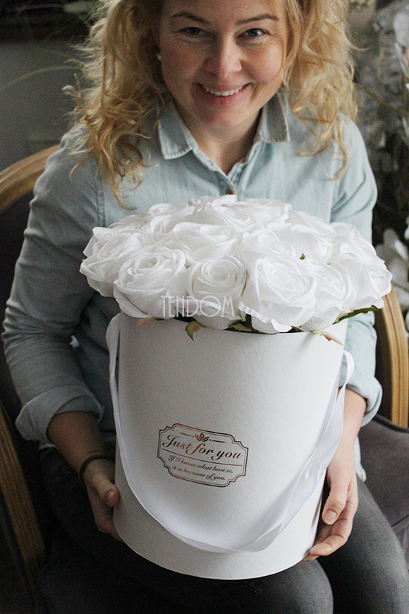 kompozycja kwiatowa / bukiet Flowerbox Biała Dama, wys.36cm